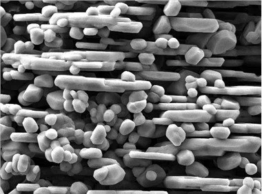 Kalcinerad aluminiumoxid med låg sodahalt
